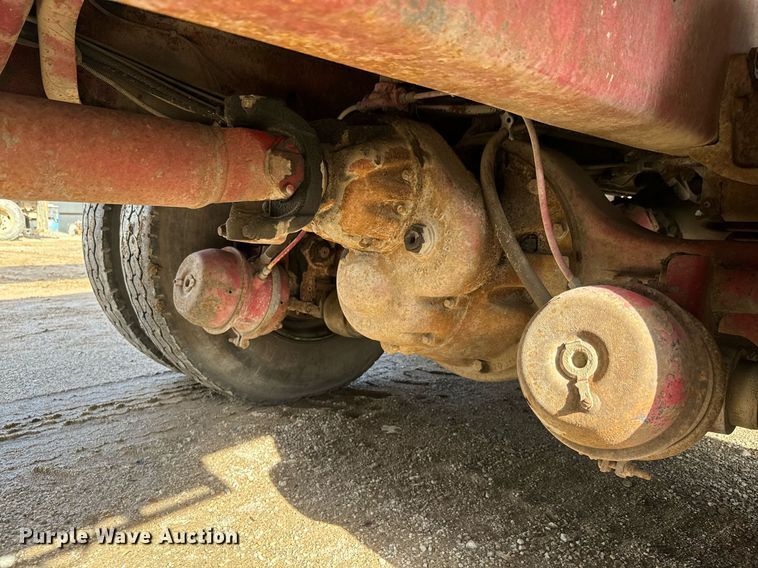 image for item NN9494 1996 International  crane truck