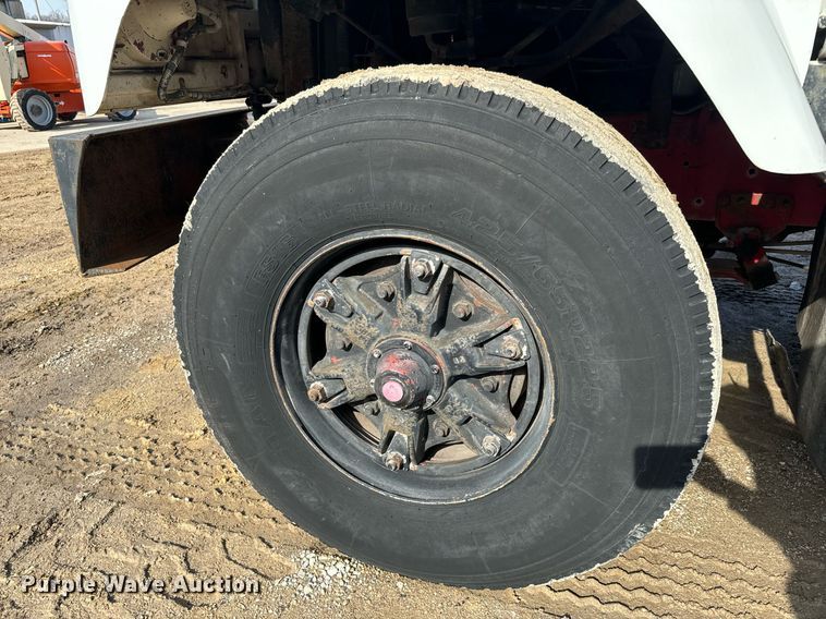 image for item NN9494 1996 International  crane truck