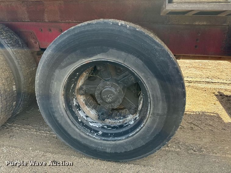 image for item NN9494 1996 International  crane truck