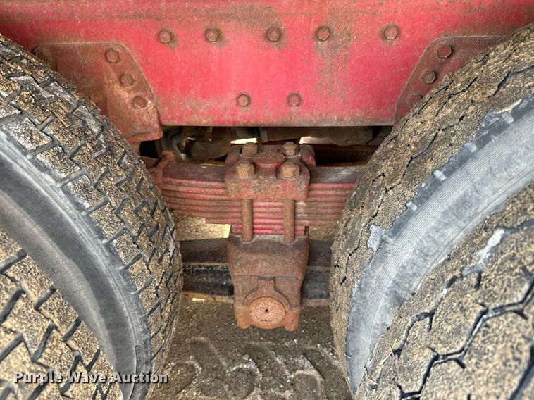 image for item NN9494 1996 International  crane truck