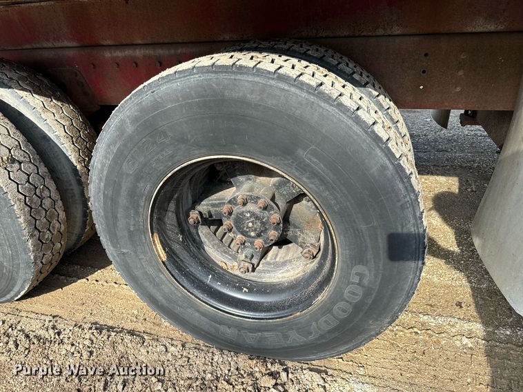 image for item NN9494 1996 International  crane truck