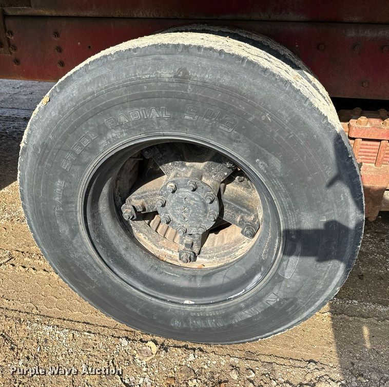 image for item NN9494 1996 International  crane truck