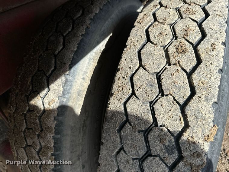 image for item NN9494 1996 International  crane truck