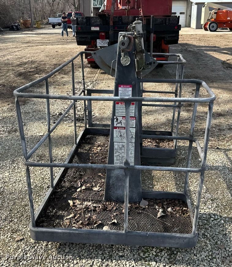 image for item NN9494 1996 International  crane truck