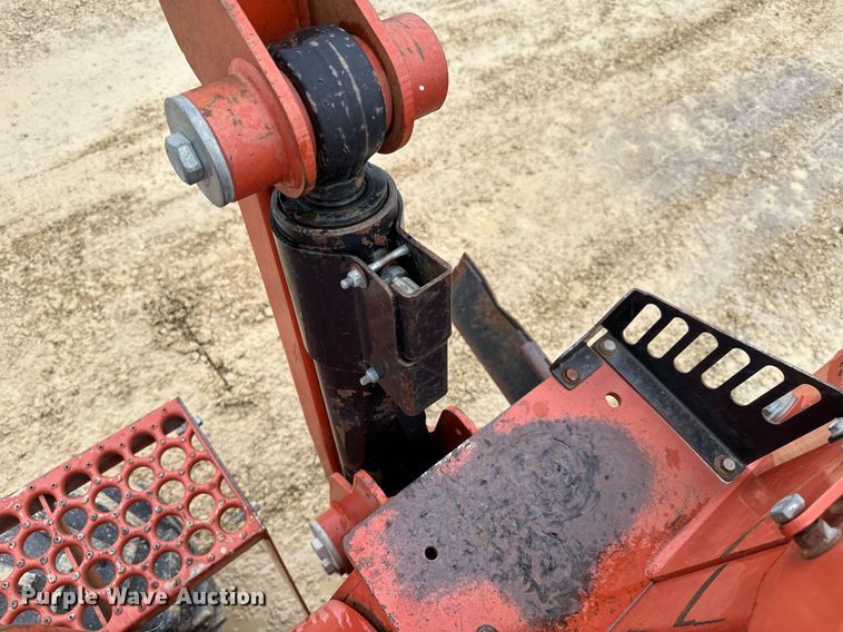 image for item NN9501 2004 Ditch Witch RT55 trencher