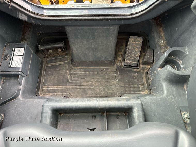 image for item NU9302 2021 John Deere 325G tracked skid steer loader