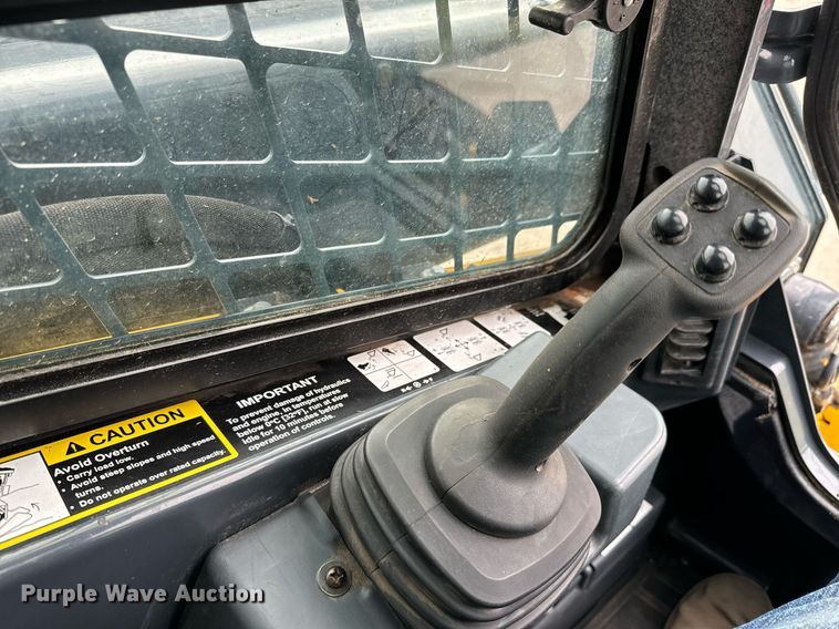 image for item NU9302 2021 John Deere 325G tracked skid steer loader