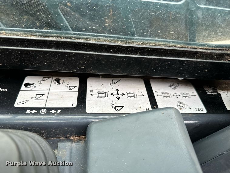 image for item NU9302 2021 John Deere 325G tracked skid steer loader