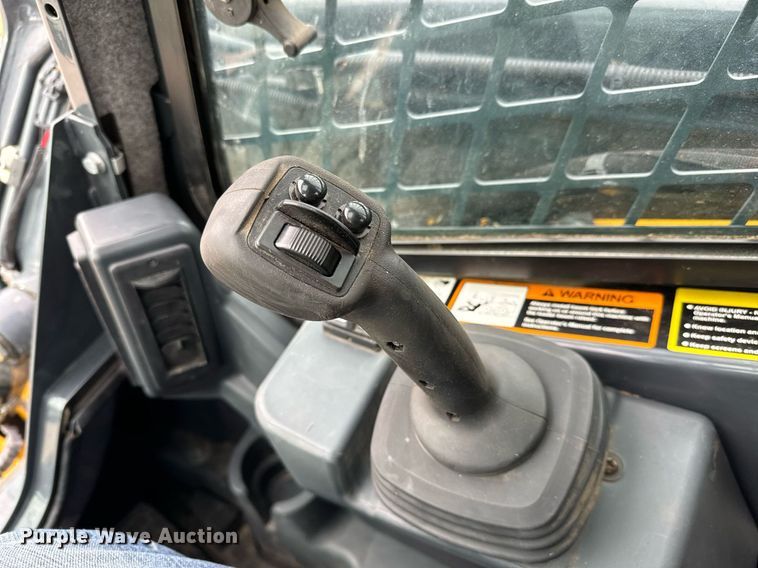 image for item NU9302 2021 John Deere 325G tracked skid steer loader