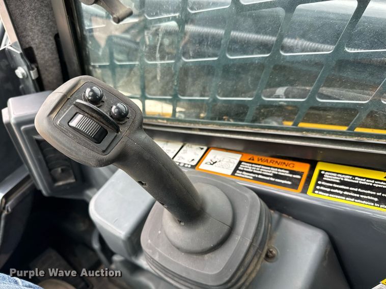 image for item NU9302 2021 John Deere 325G tracked skid steer loader