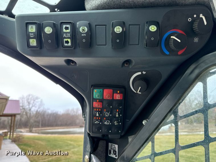 image for item NU9302 2021 John Deere 325G tracked skid steer loader