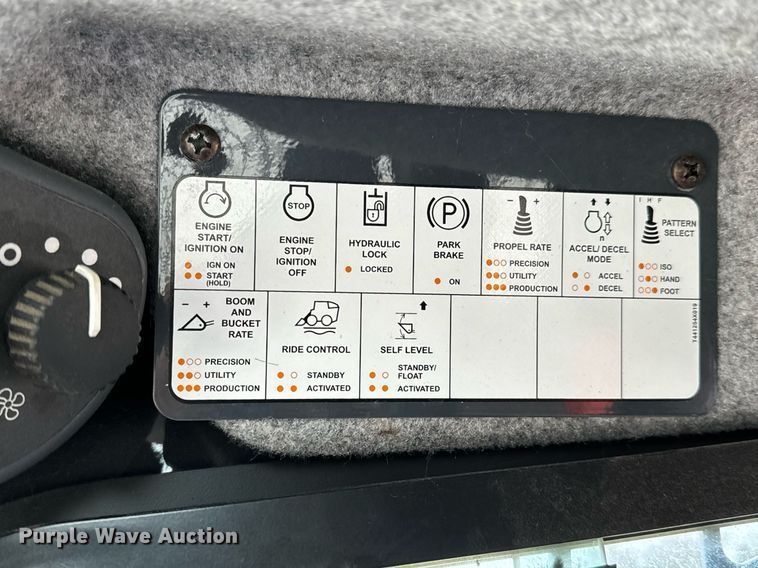 image for item NU9302 2021 John Deere 325G tracked skid steer loader
