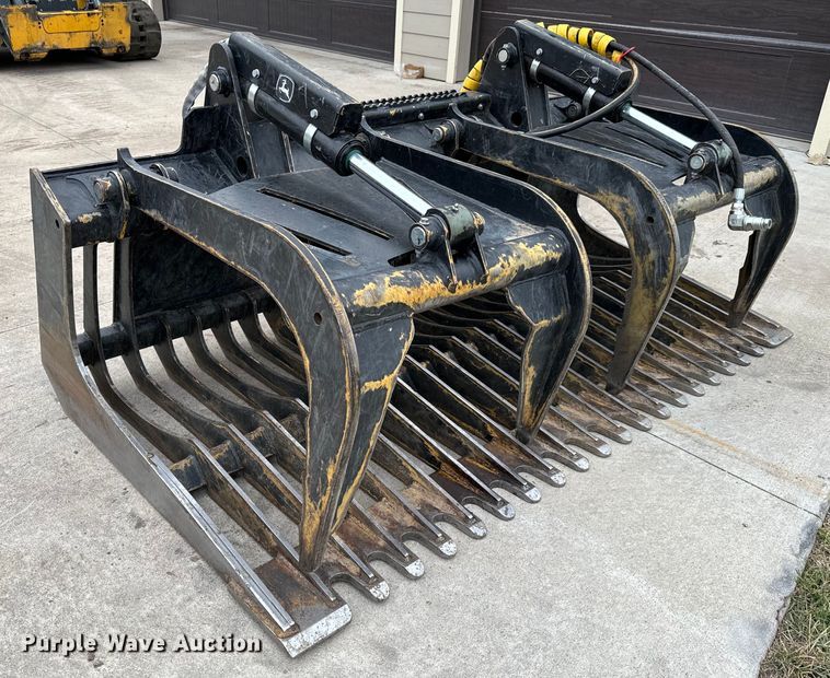 image for item NU9305 John Deere Worksite Pro GR72B skid steer grapple bucket