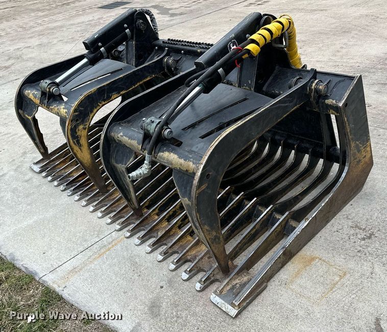 image for item NU9305 John Deere Worksite Pro GR72B skid steer grapple bucket