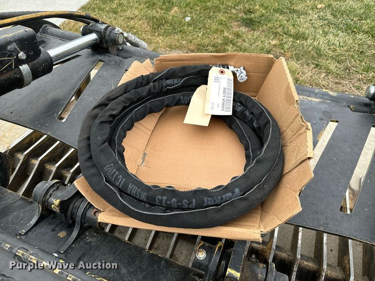 image for item NU9305 John Deere Worksite Pro GR72B skid steer grapple bucket