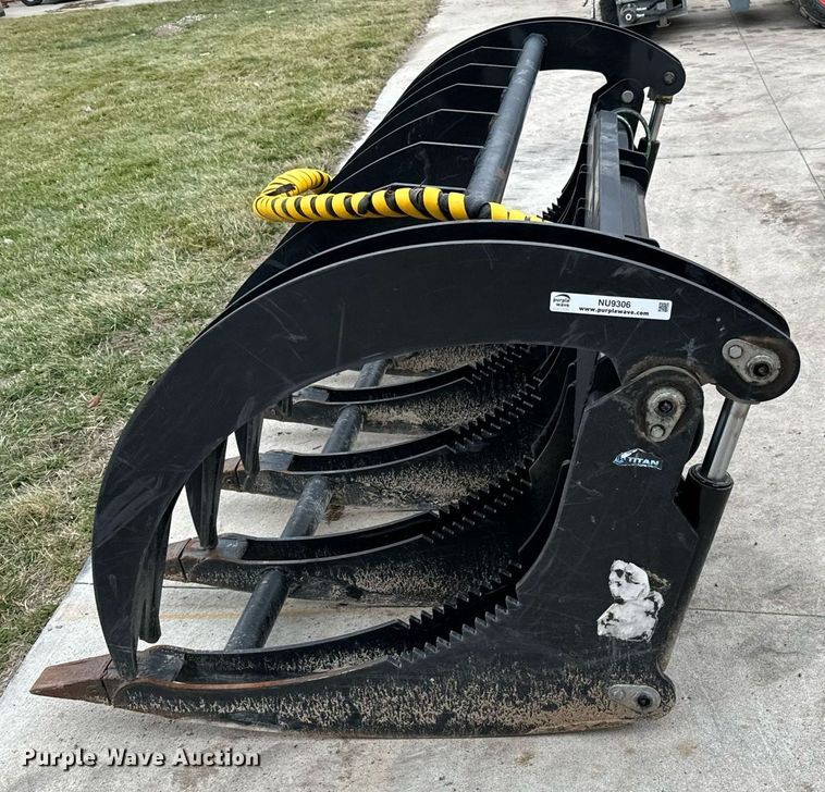 image for item NU9306 Titan skid steer grapple bucket