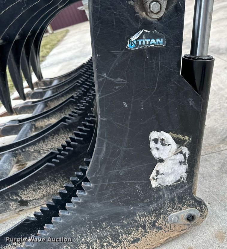 image for item NU9306 Titan skid steer grapple bucket