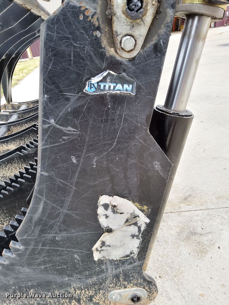 image for item NU9306 Titan skid steer grapple bucket