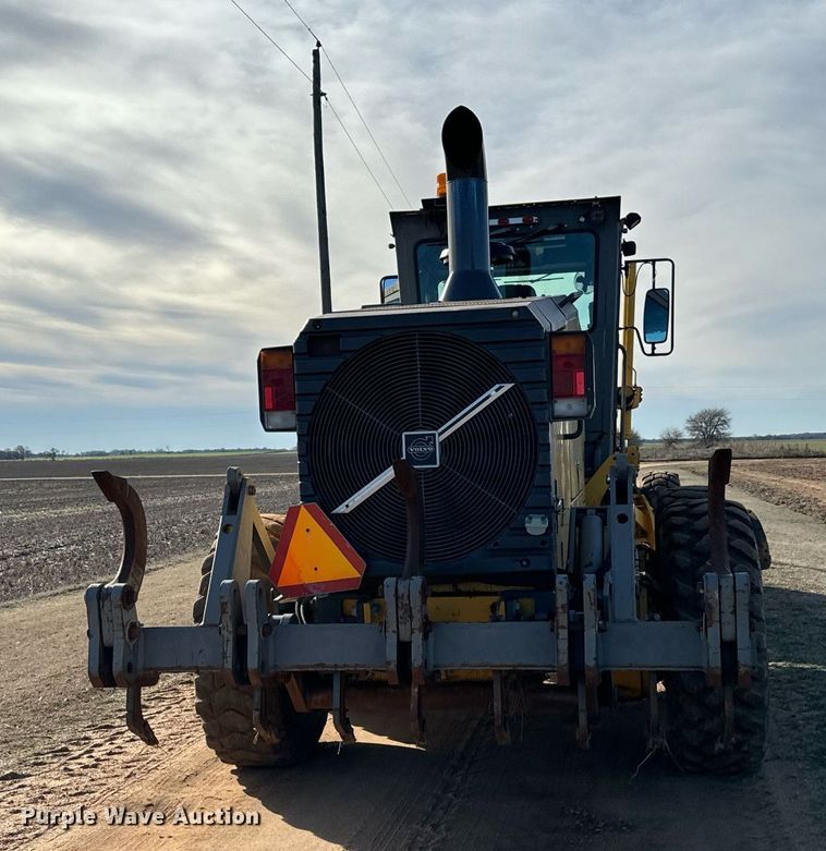 image for item NU9332 2004 Volvo  G726B motor grader