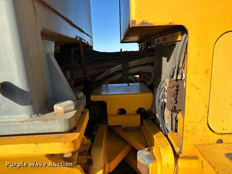 image for item NU9332 2004 Volvo  G726B motor grader