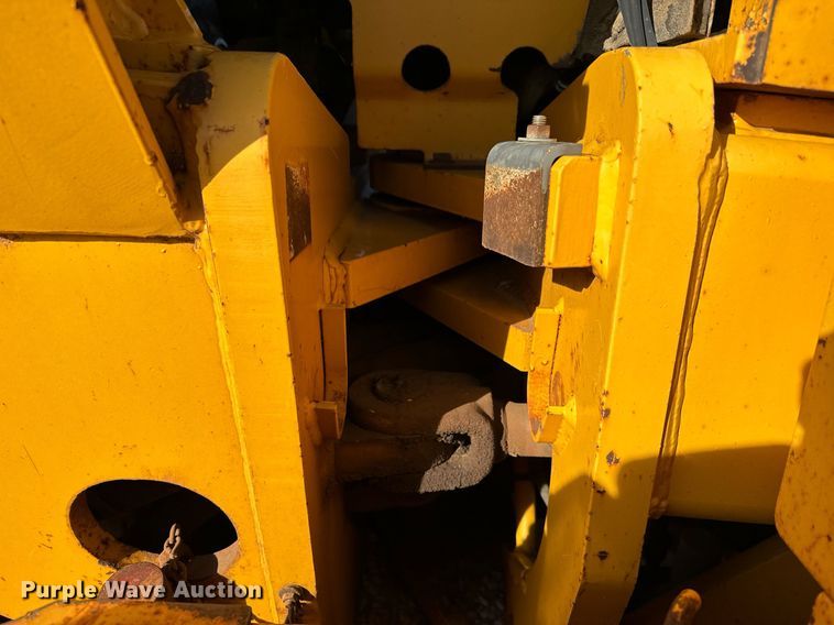 image for item NU9332 2004 Volvo  G726B motor grader