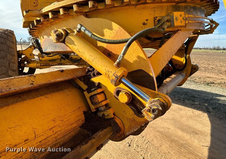 image for item NU9332 2004 Volvo  G726B motor grader