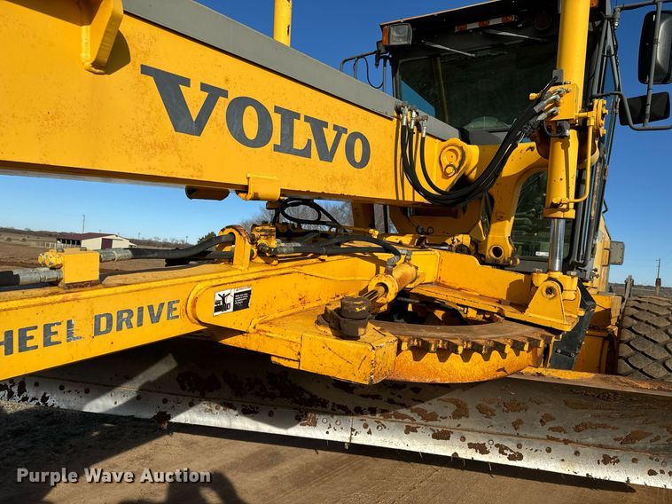 image for item NU9332 2004 Volvo  G726B motor grader
