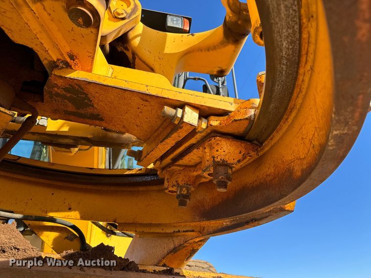 image for item NU9332 2004 Volvo  G726B motor grader