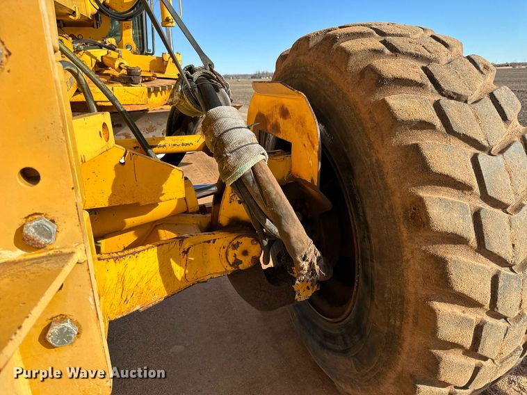 image for item NU9332 2004 Volvo  G726B motor grader