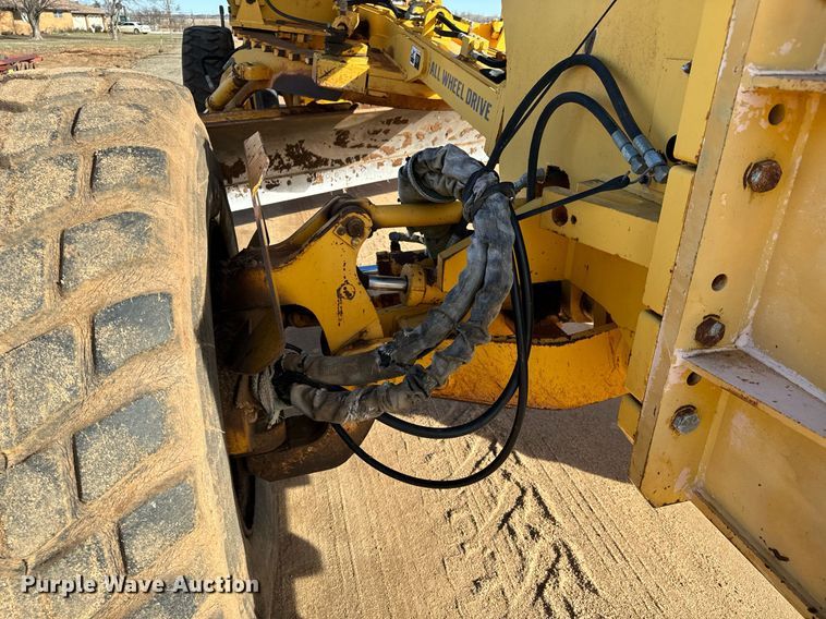 image for item NU9332 2004 Volvo  G726B motor grader