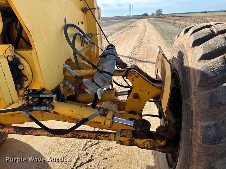 image for item NU9332 2004 Volvo  G726B motor grader