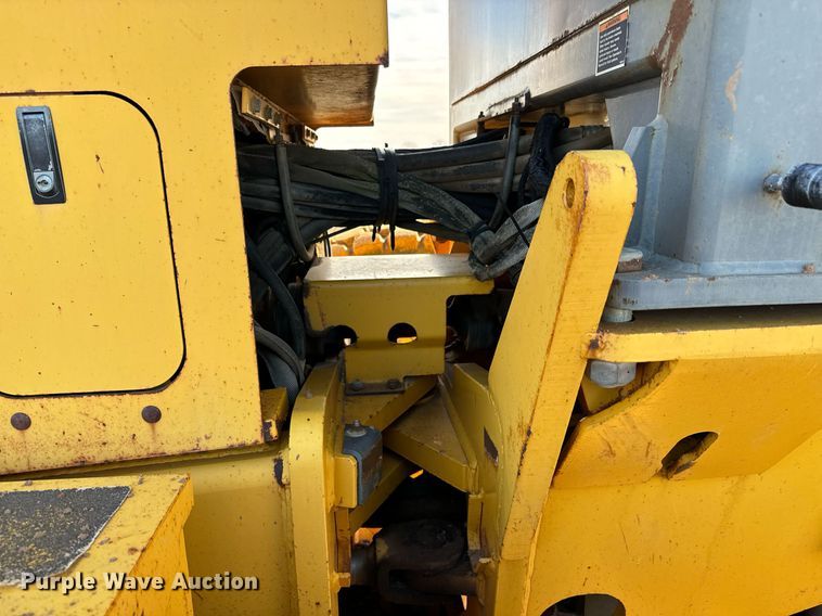 image for item NU9332 2004 Volvo  G726B motor grader