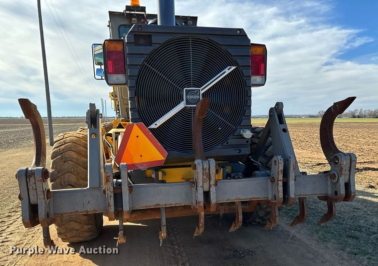 image for item NU9332 2004 Volvo  G726B motor grader