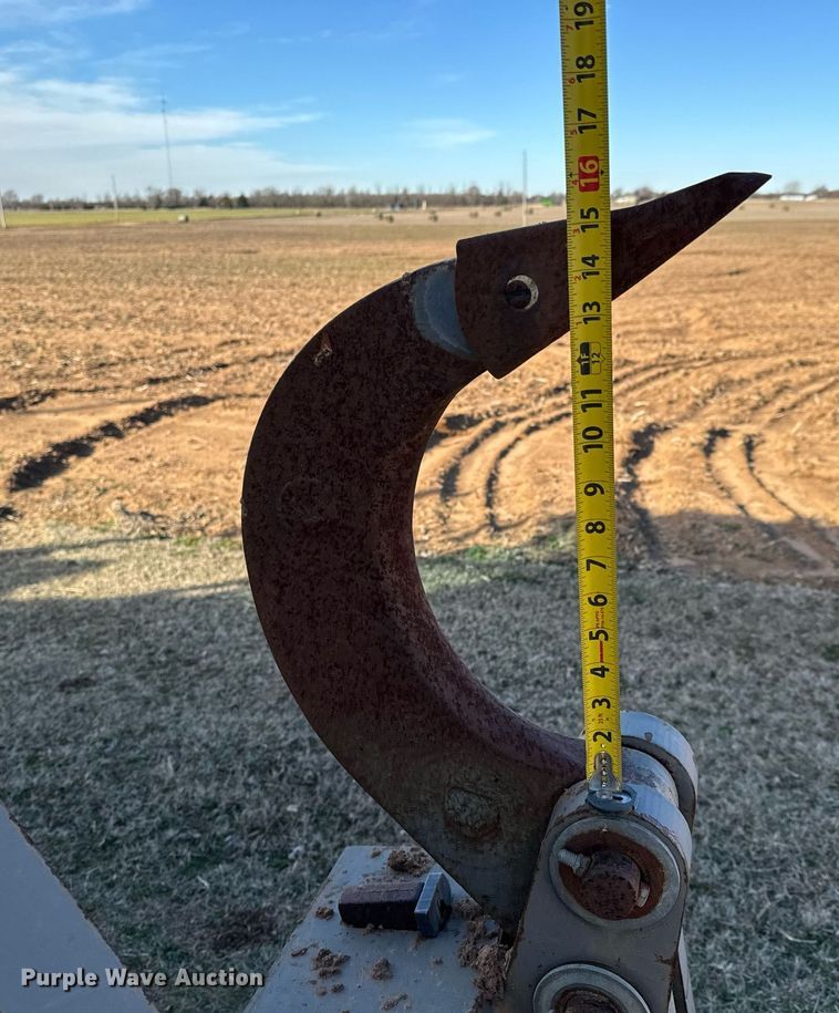 image for item NU9332 2004 Volvo  G726B motor grader