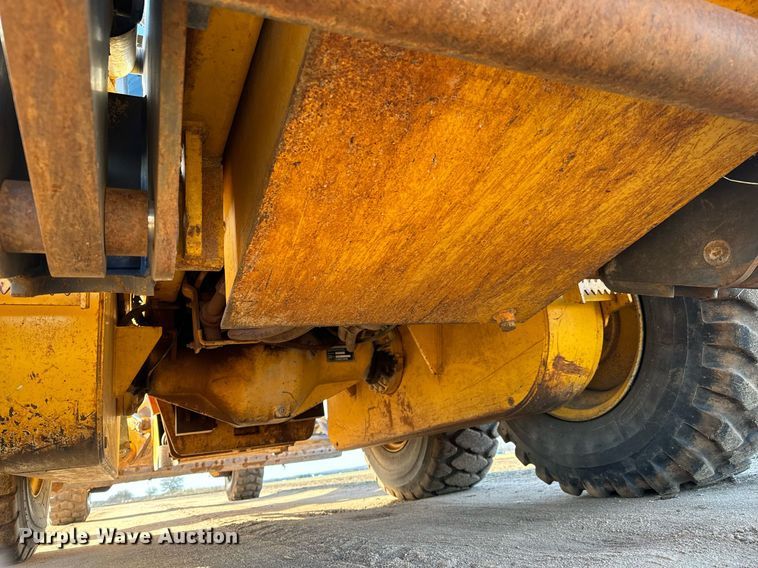 image for item NU9332 2004 Volvo  G726B motor grader