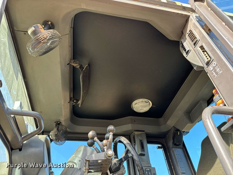 image for item NU9332 2004 Volvo  G726B motor grader