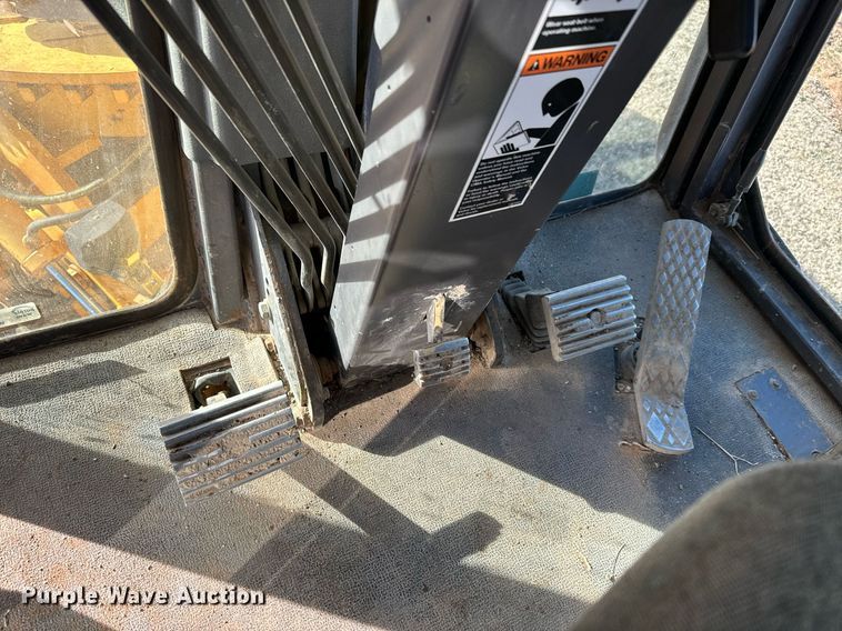 image for item NU9332 2004 Volvo  G726B motor grader