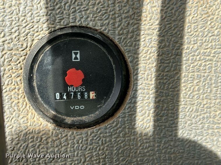 image for item NU9332 2004 Volvo  G726B motor grader