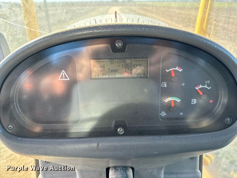 image for item NU9332 2004 Volvo  G726B motor grader