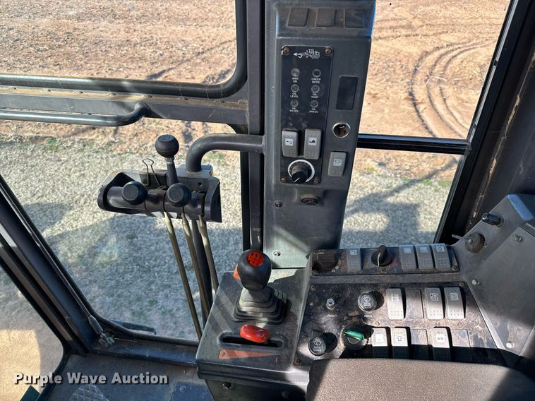 image for item NU9332 2004 Volvo  G726B motor grader