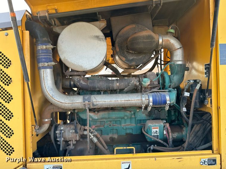 image for item NU9332 2004 Volvo  G726B motor grader