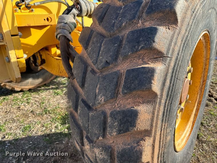 image for item NU9332 2004 Volvo  G726B motor grader