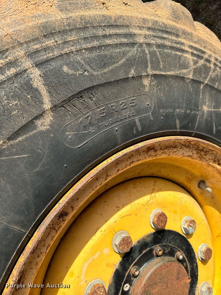 image for item NU9332 2004 Volvo  G726B motor grader