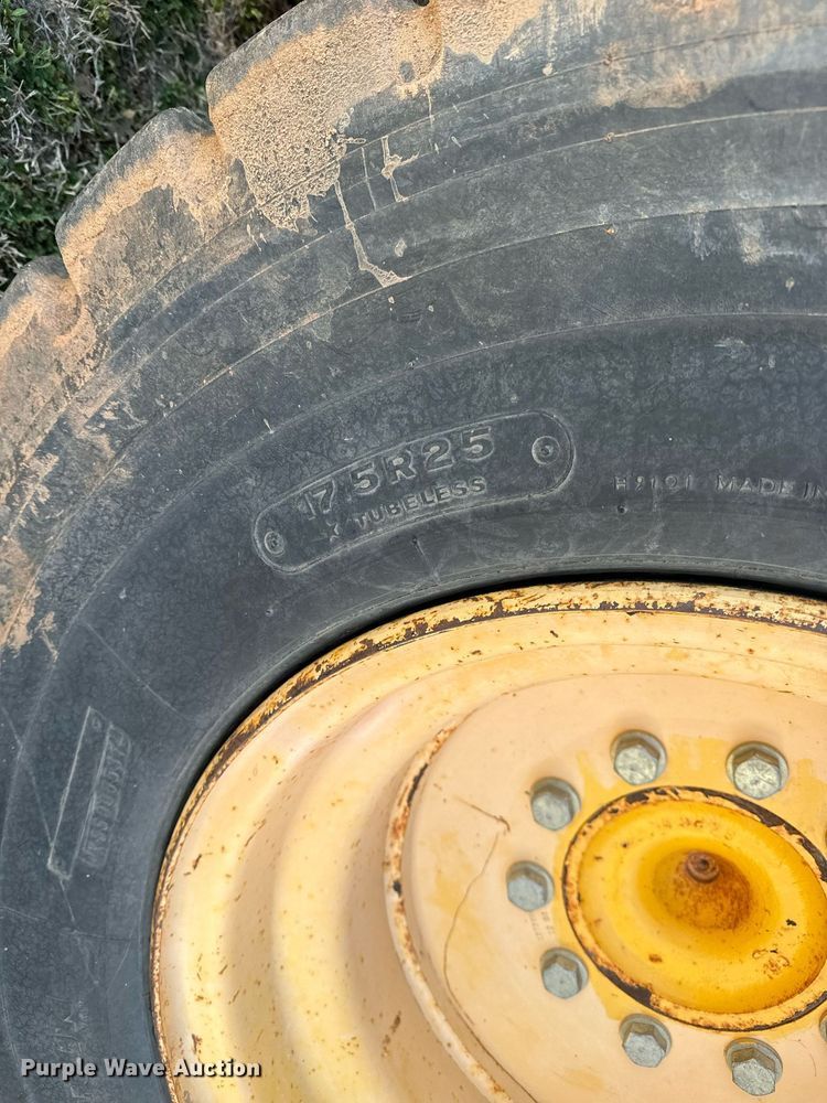 image for item NU9332 2004 Volvo  G726B motor grader