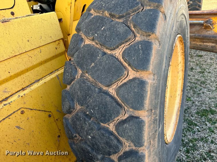 image for item NU9332 2004 Volvo  G726B motor grader