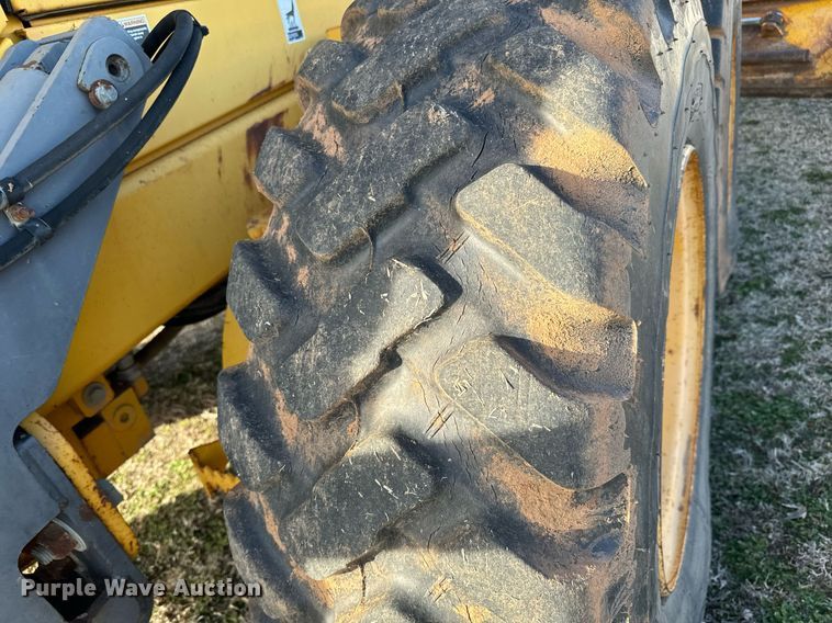 image for item NU9332 2004 Volvo  G726B motor grader