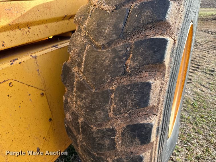 image for item NU9332 2004 Volvo  G726B motor grader