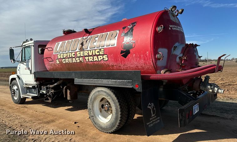 image for item NU9333 2002 Freightliner FL70 vacuum truck