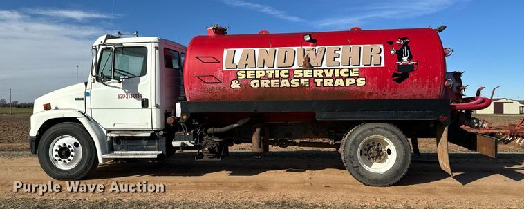 image for item NU9333 2002 Freightliner FL70 vacuum truck