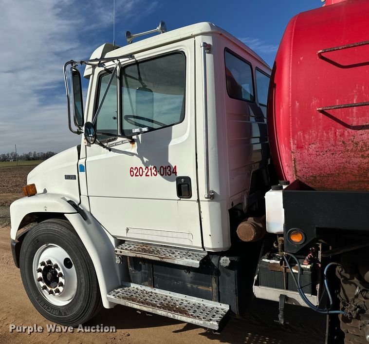 image for item NU9333 2002 Freightliner FL70 vacuum truck